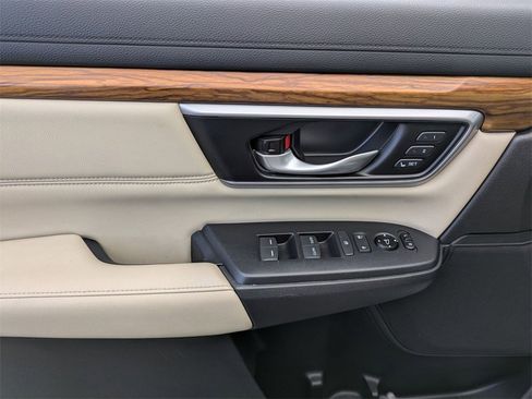 Used 2017 Honda CR-V Touring image 10