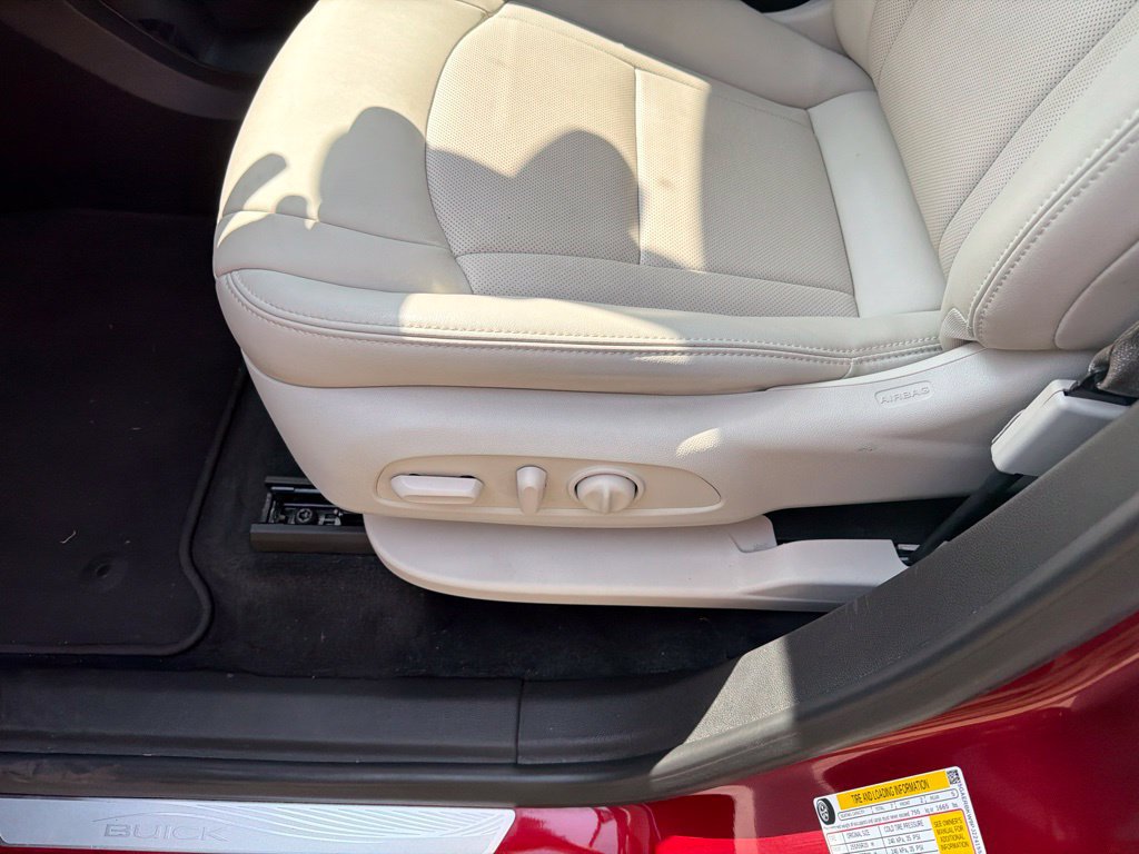 Used 2023 Buick Enclave Essence w/ Experience Buick Package FWD image 17