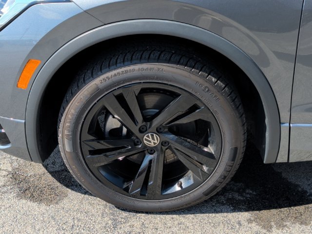 Used 2023 Volkswagen Tiguan SE R-Line AWD/4WD image 42