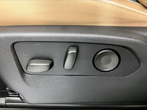 Used 2021 Chevrolet Tahoe Premier w/ Premium Package image 33