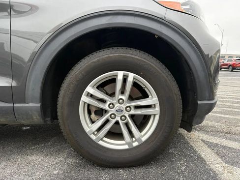 Used 2020 Ford Explorer XLT w/ Equipment Group 202A AWD/4WD image 26
