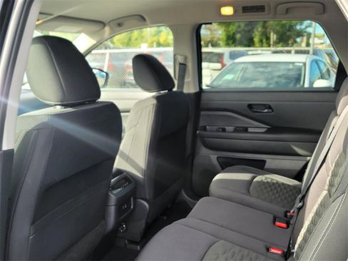 Used 2024 Nissan Pathfinder SV image 13