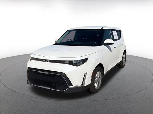 Used 2025 Kia Soul LX w/ LX Technology Package FWD image 7