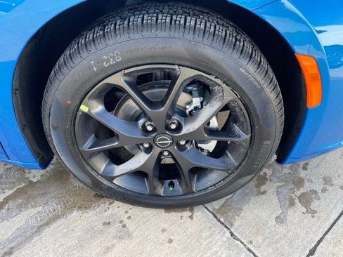 New 2026 Chrysler Pacifica Select w/ S Appearance Package FWD image 10