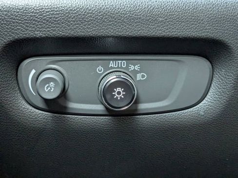 Certified 2022 Chevrolet Traverse LT w/ LT Premium Package AWD/4WD image 43