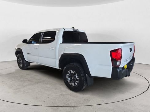 Used 2019 Toyota Tacoma TRD Off-Road AWD/4WD image 7