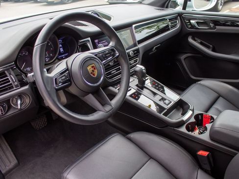 Used 2025 Porsche Macan AWD/4WD image 11