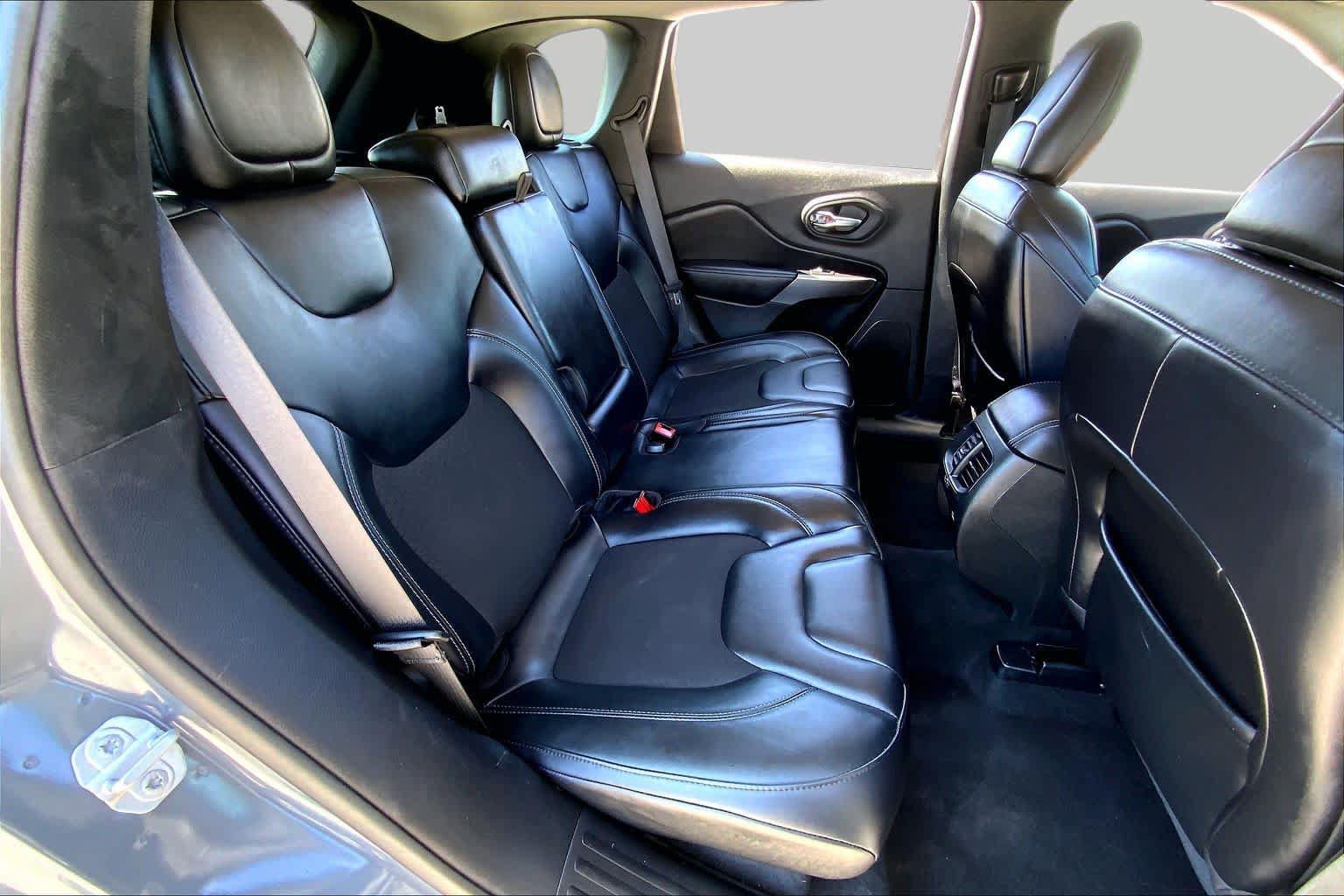 Used 2021 Jeep Cherokee Latitude Plus FWD image 19