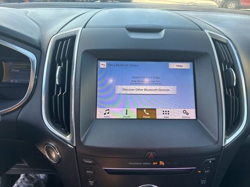 Used 2019 Ford Edge Titanium image 18