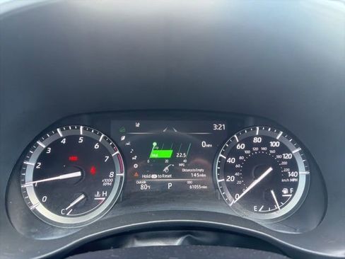 Used 2021 Toyota Highlander XLE AWD/4WD image 17