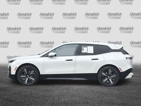 Used 2024 BMW iX xDrive50 w/ Sport Package AWD/4WD image 8