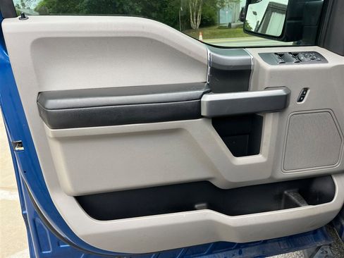 Used 2018 Ford F150 XLT w/ Equipment Group 302A Luxury AWD/4WD image 3