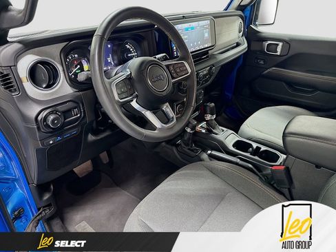 Used 2024 Jeep Wrangler Unlimited Sahara AWD/4WD image 12