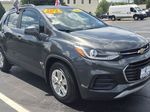 Used 2020 Chevrolet Trax LT w/ Driver Confidence Package FWD image 4
