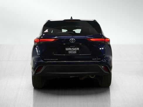 Used 2021 Toyota Highlander XLE image 4