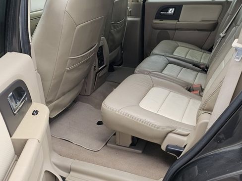 Used 2005 Ford Expedition XLT image 20