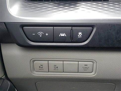 Used 2024 Kia Carnival LX image 18