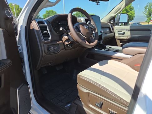 Used 2025 RAM 3500 Laramie AWD/4WD image 10