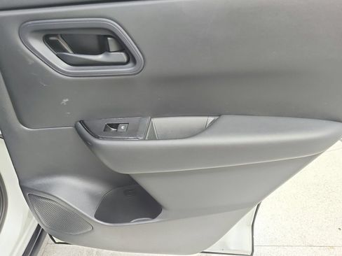Used 2024 Nissan Rogue S AWD/4WD image 42