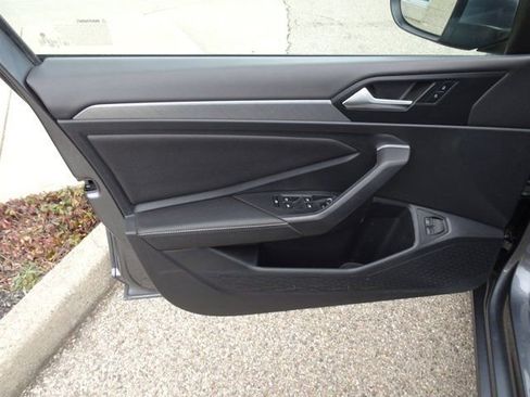 Used 2022 Volkswagen Jetta SE image 15