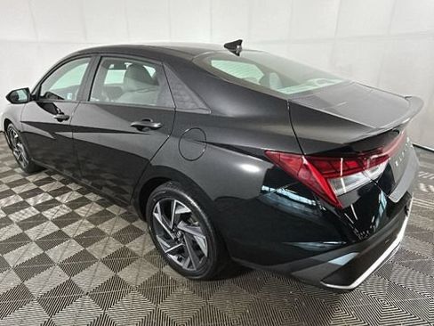 Certified 2025 Hyundai Elantra SEL FWD image 5