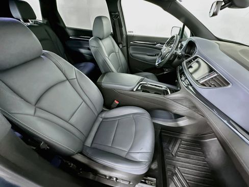 Used 2022 Buick Enclave Essence FWD image 33