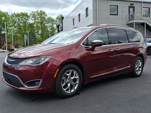 Used 2017 Chrysler Pacifica Limited FWD image 3