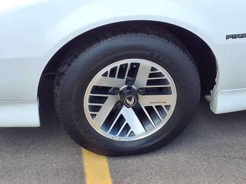 Used 1991 Pontiac Firebird Coupe image 25