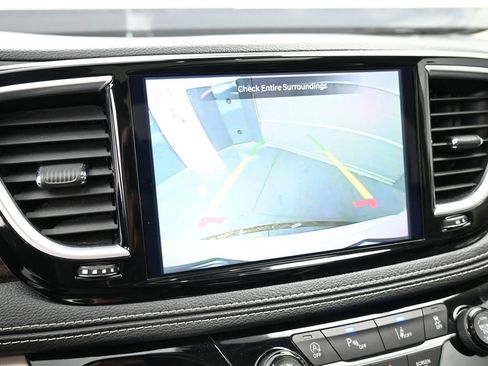 Used 2023 Chrysler Pacifica Limited image 36