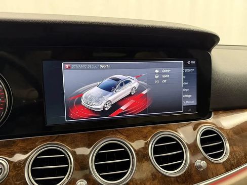 Used 2017 Mercedes-Benz E 300 4MATIC image 31