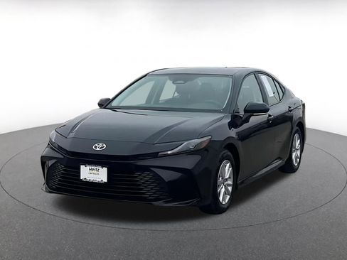 Used 2025 Toyota Camry LE image 7