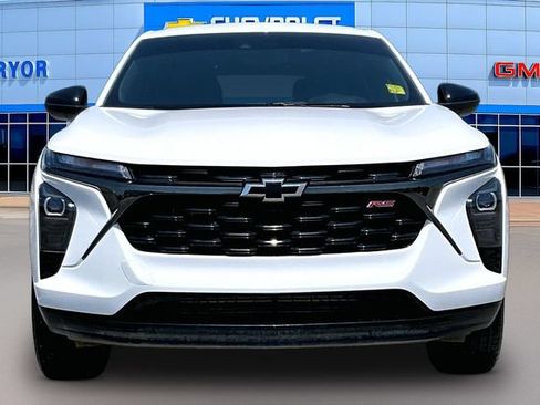 Used 2024 Chevrolet Trax RS w/ Driver Confidence Package FWD image 2