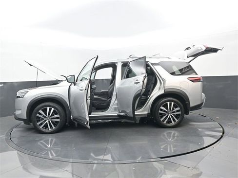Used 2024 Nissan Pathfinder Platinum w/ Cargo Package image 35