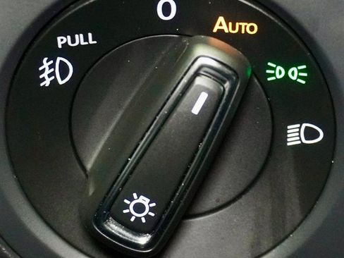 Used 2018 Volkswagen Tiguan SEL image 40