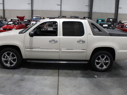 Used 2008 Chevrolet Avalanche LTZ w/ LTZ Preferred Equipment Group AWD/4WD image 31