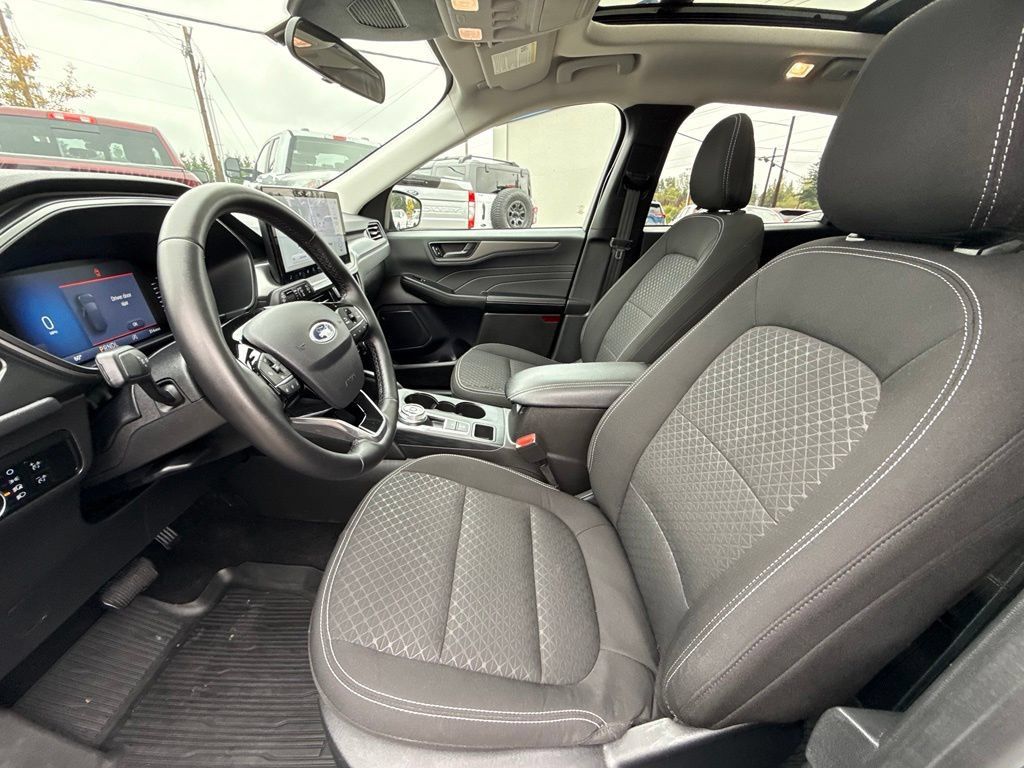 Used 2024 Ford Escape Active w/ Tech Pack #1 AWD/4WD image 11