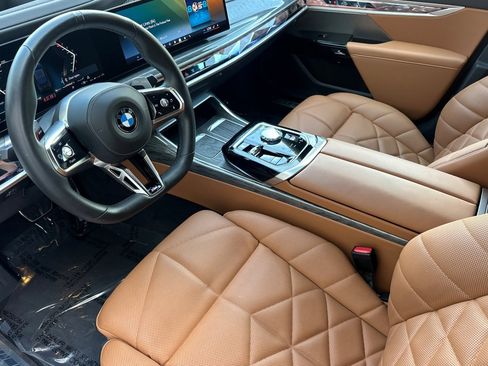 Used 2025 BMW 740i w/ Premium Package RWD image 11