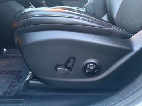 Used 2021 Jeep Cherokee Latitude Plus AWD/4WD image 15