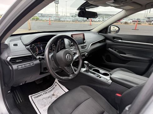 Used 2022 Nissan Altima 2.5 SV w/ SV Premium Package FWD image 7