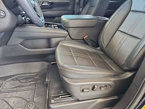 Used 2025 Chevrolet Tahoe High Country AWD/4WD image 20