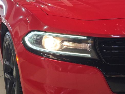 Used 2019 Dodge Charger SXT image 9