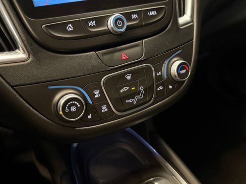 Used 2017 Chevrolet Malibu LT w/ Leather Package FWD image 15