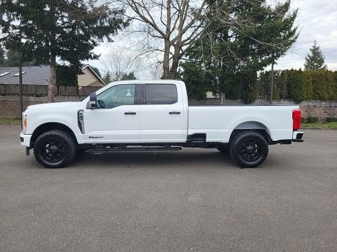 Used 2024 Ford F350 XLT image 2