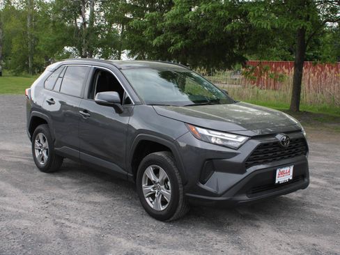 Used 2025 Toyota RAV4 XLE AWD/4WD image 3