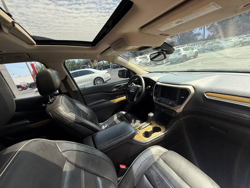 Used 2017 GMC Acadia Denali w/ Technology Package FWD image 4