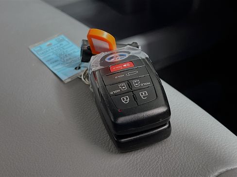 Used 2023 Toyota Sienna XLE FWD image 36