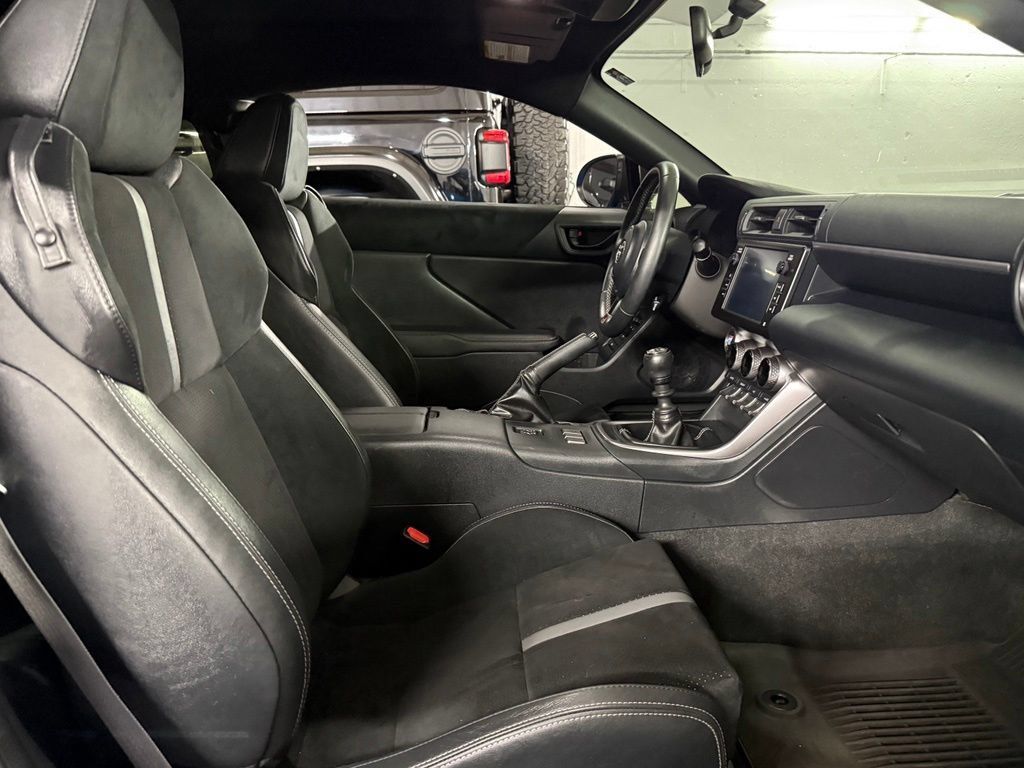 Used 2023 Toyota GR86 Premium w/ ALL Weather Mat Package (TMS) RWD image 31