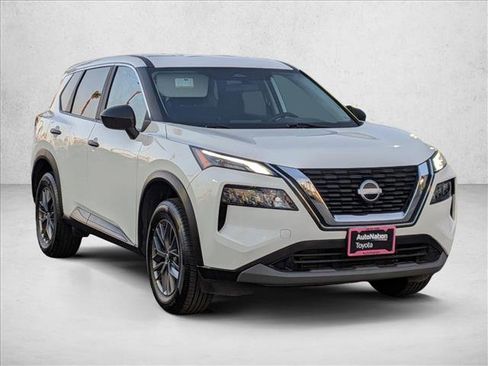 Used 2023 Nissan Rogue S image 3