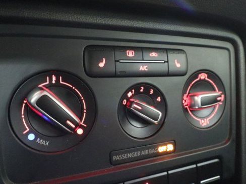 Used 2013 Volkswagen Beetle 2.5 image 14