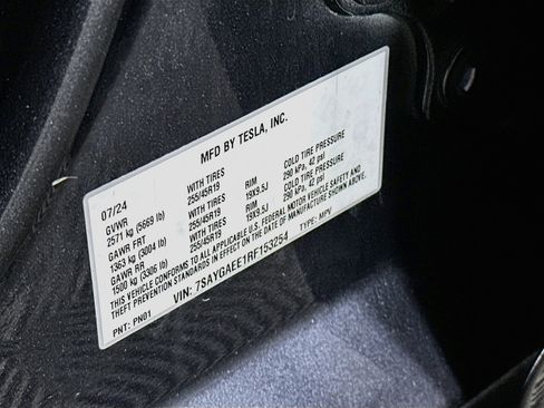 Used 2024 Tesla Model Y Long Range AWD/4WD image 12